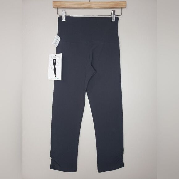 Svelte Small NWT Dark Grey Tummy Control Cropped Ruched Capri Leggings Yoga - Picture 4 of 11